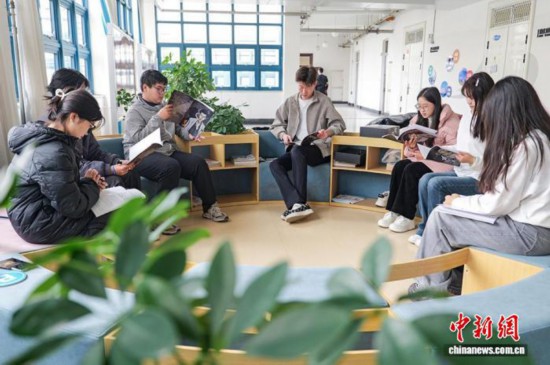 本杀《收网》 大学生沉浸式“解锁”防骗技能新葡京娱乐场app山东推出警校媒联创反诈剧(图2)