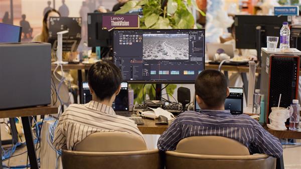 2小时高强度电影创作后台的“美术主创”澳门新葡京app联想AI电影季直击｜7(图2)