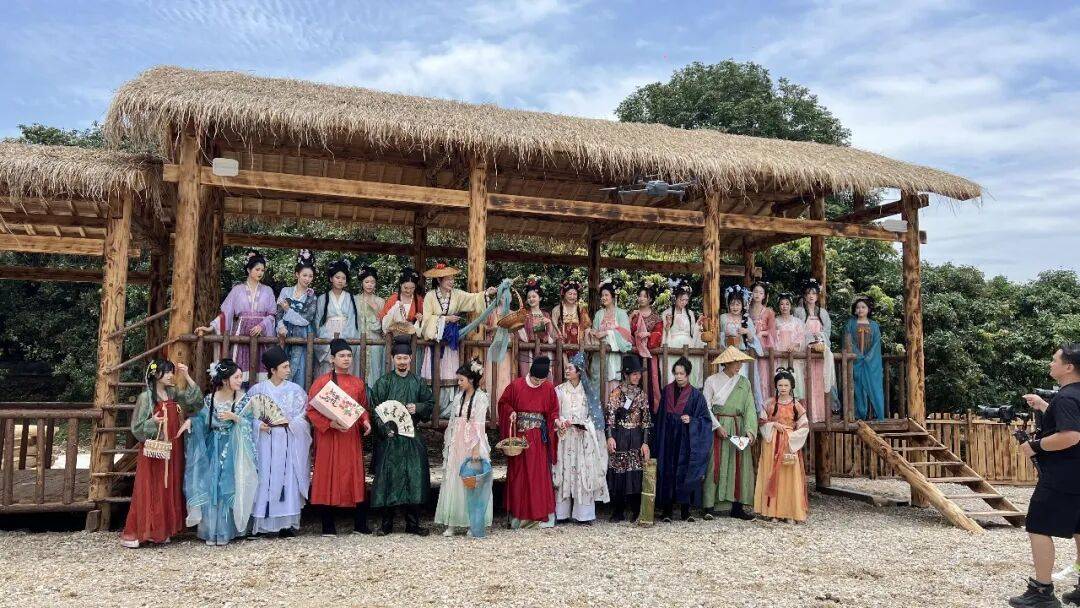 ：短剧立新意 荔乡更有“戏”新葡京博彩新春走基层 滩底村(图2)